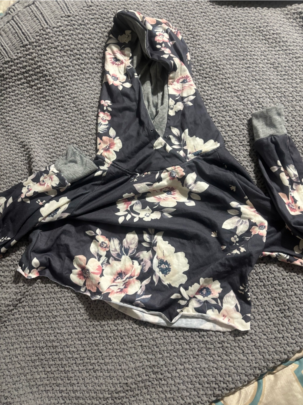 Cropped floral hoodie Open to offers🩷